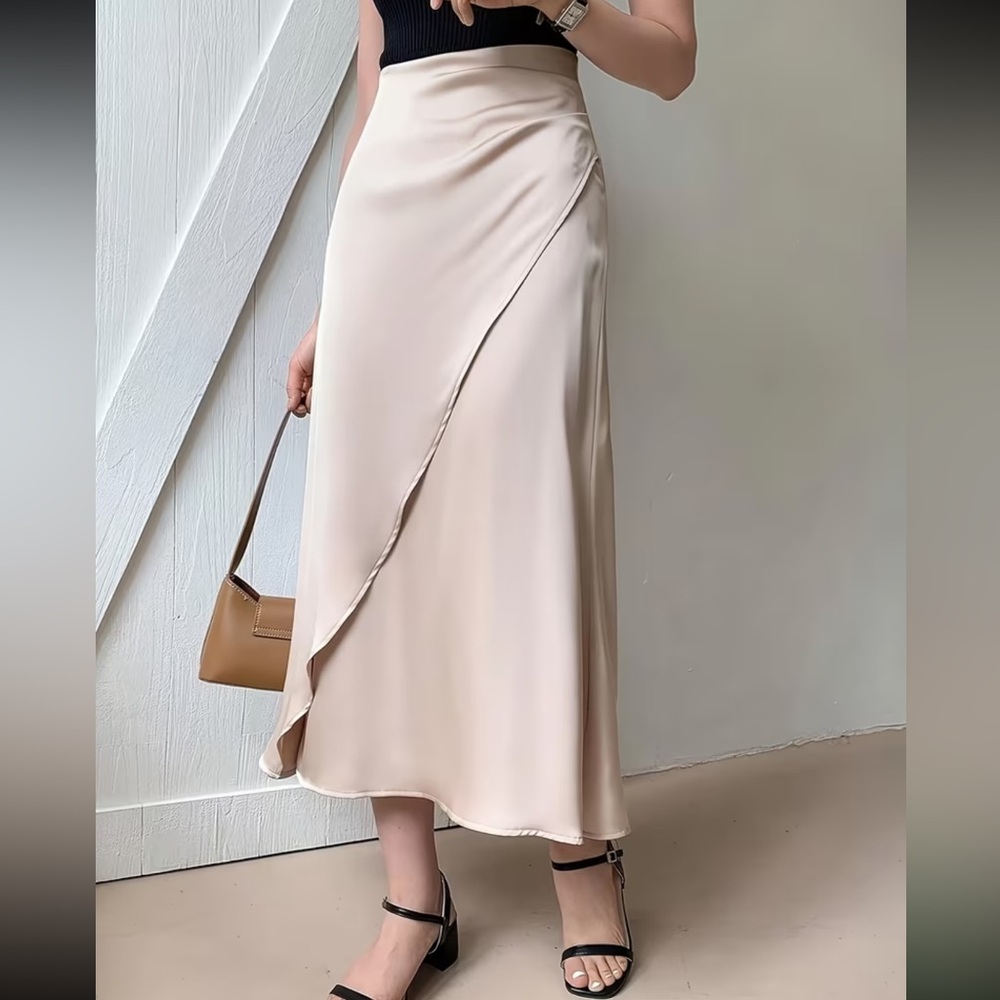 Elegant Women's Skirt - Picture 3 of 4